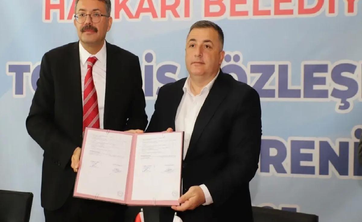 Hakkari Belediyesi ile Hizmet-İş Ortasında Kontrat İmzalandı