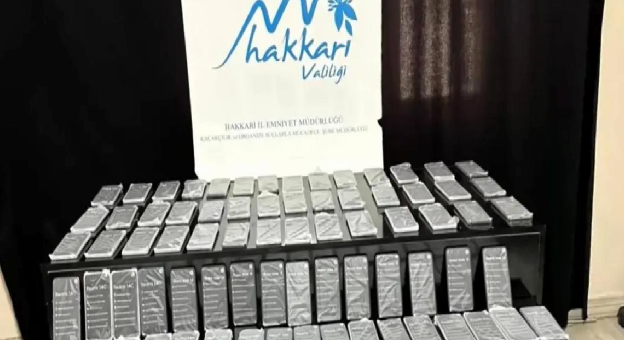 Hakkari’de 136 Kaçak Cep Telefonu Ele Geçirildi