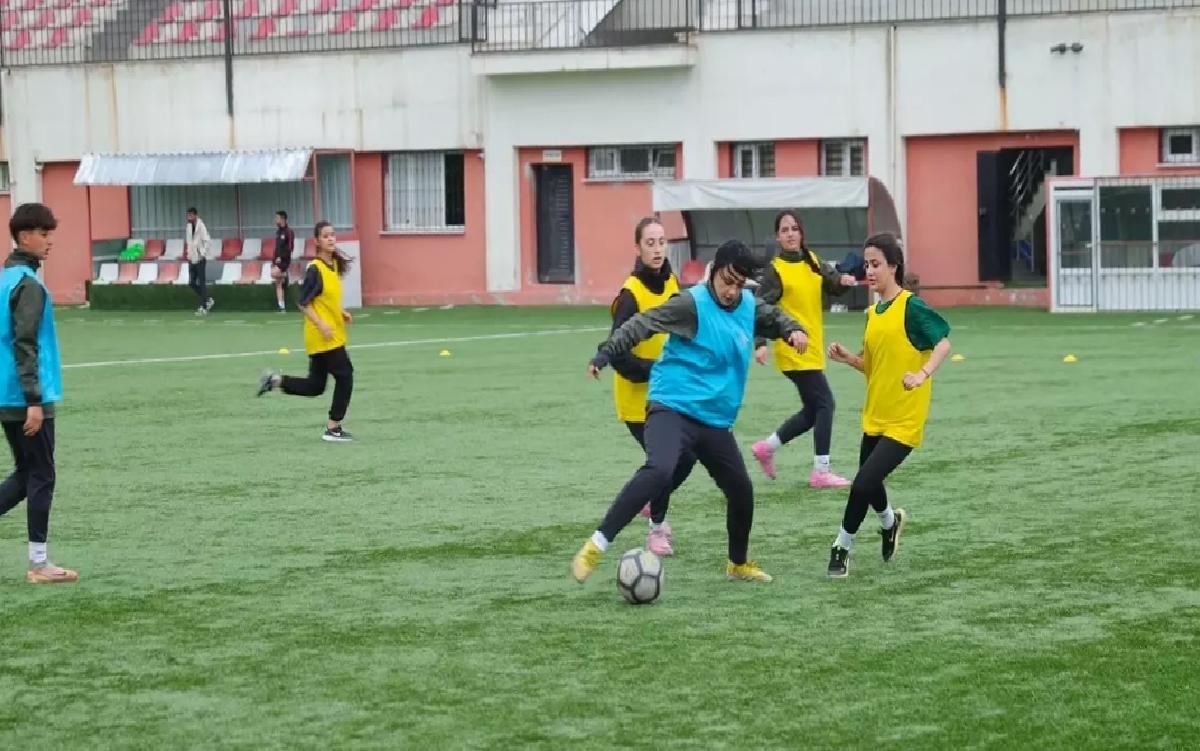 Hakkari’nin Bayan Futbol Takımı 2. Lig Gayeli
