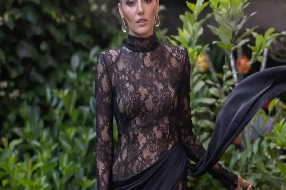Hande Erçel derin yırtmaçlı yiğit elbisesiyle geceye damga vurdu