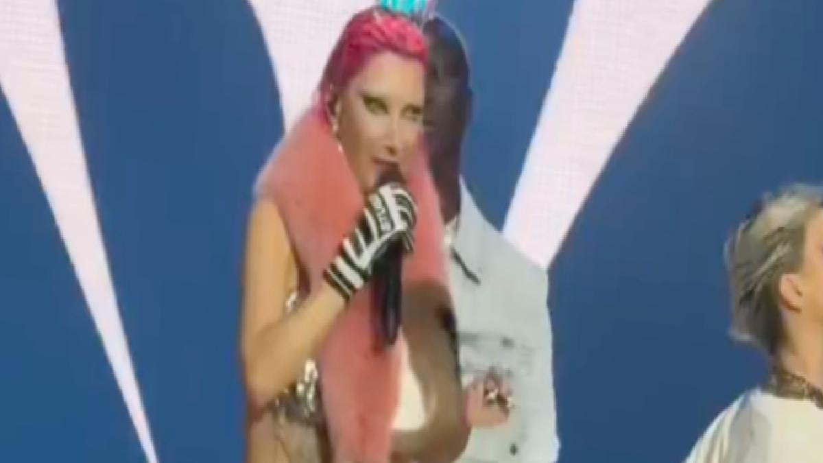 Hande Yener: Bu dönemi bitireceğiz
