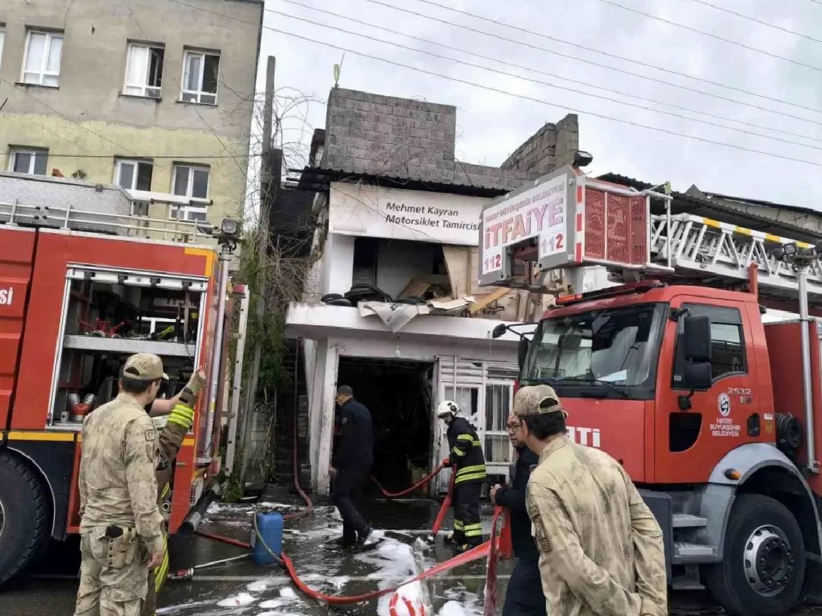 Hatay’da Motosiklet Tamircisinde Yangın