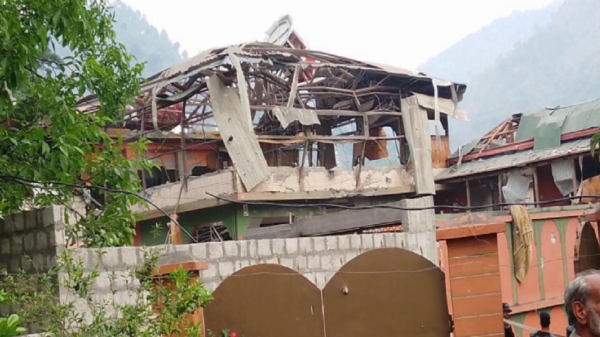 Hindistan’ın taarruzunda Pakistan’daki cami yıkıma uğradı