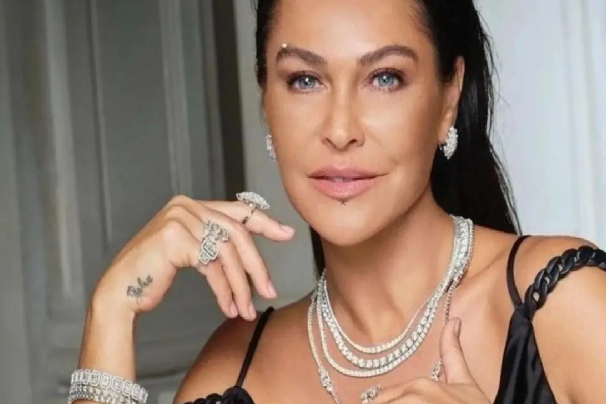 Hülya Avşar köpeğini tıraş ettiği anları yayınladı