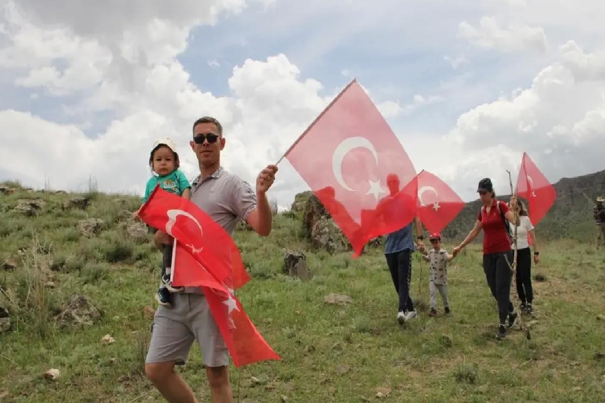 Iğdır’da Gençlerle Tabiat Yürüyüşü