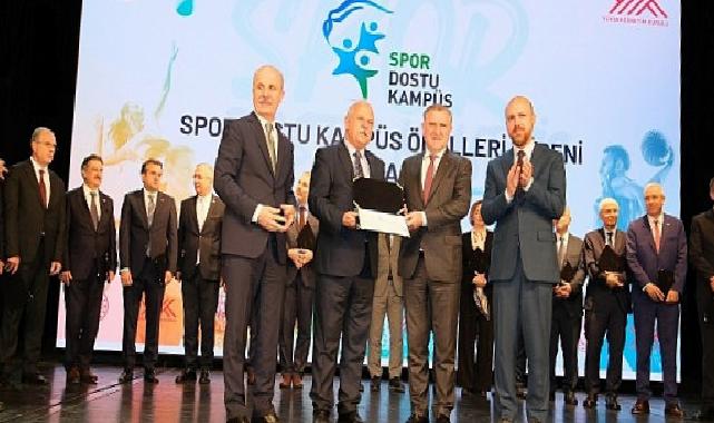 İKÇÜ’ye “Spor Dostu Kampüs” Mükafatı
