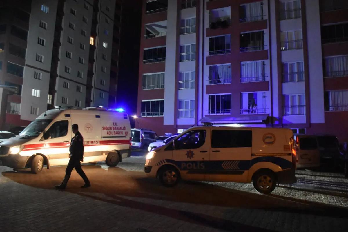 İki kardeş, boğazlarından kesilmiş halde meyyit bulundu