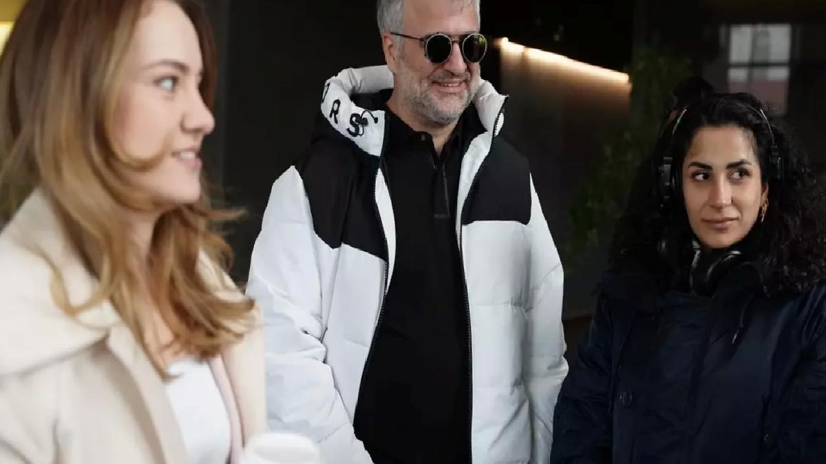 % İKİ: Mizahi Bir Dünya Kuruyor