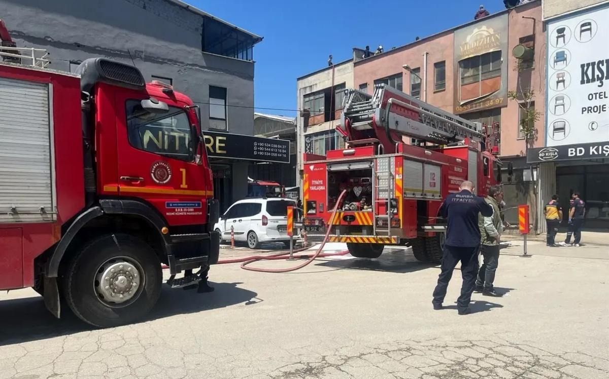 İnegöl’de Mobilya İmalathanesinde Yangın