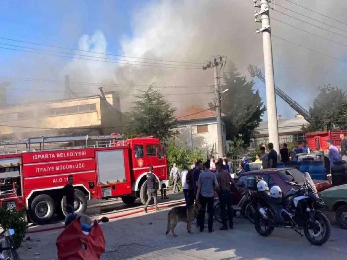 Isparta’da Oyuncak Dükkanında Yangın
