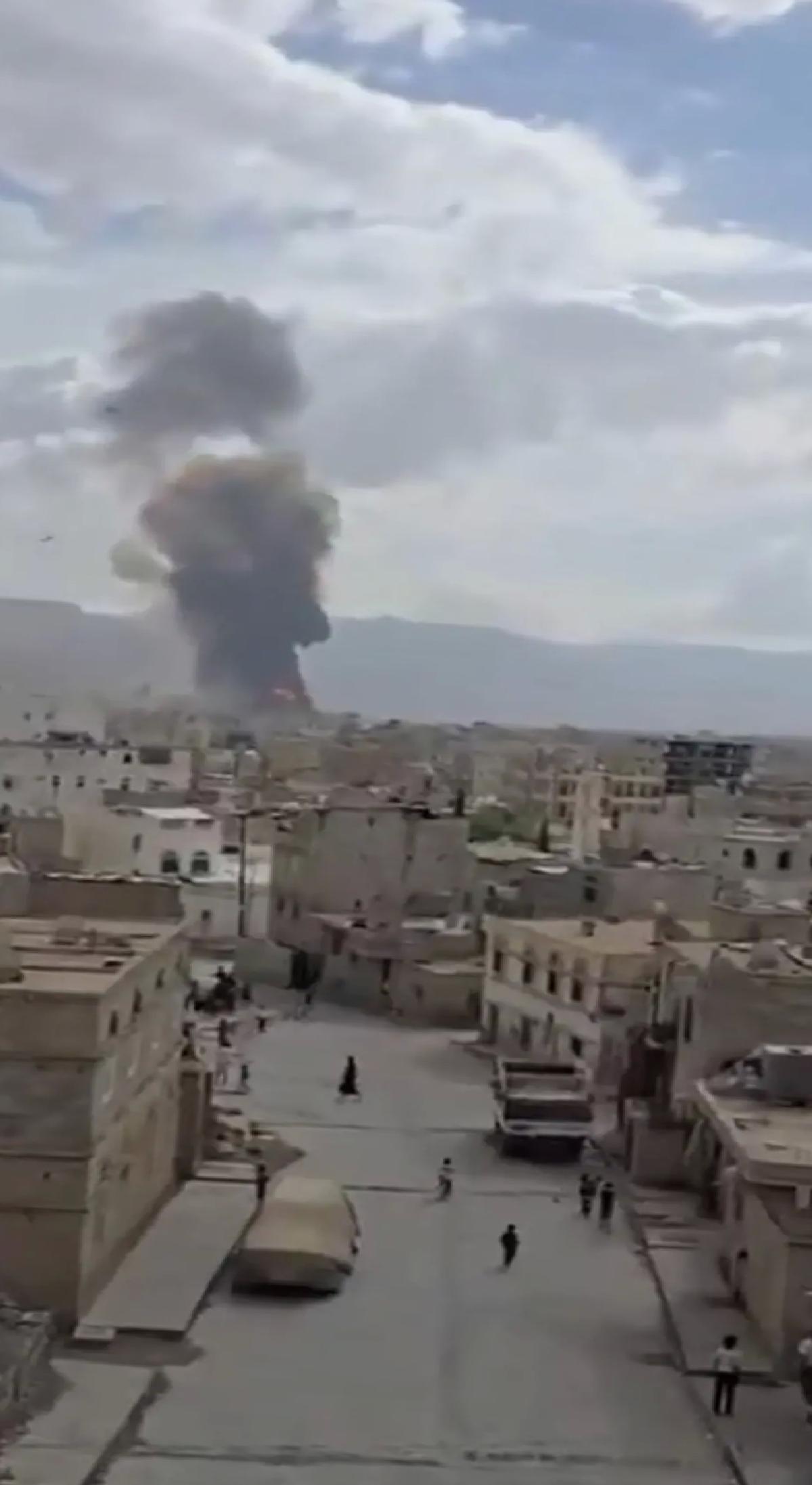 İsrail Savaş Uçakları Yemen’e Saldırdı