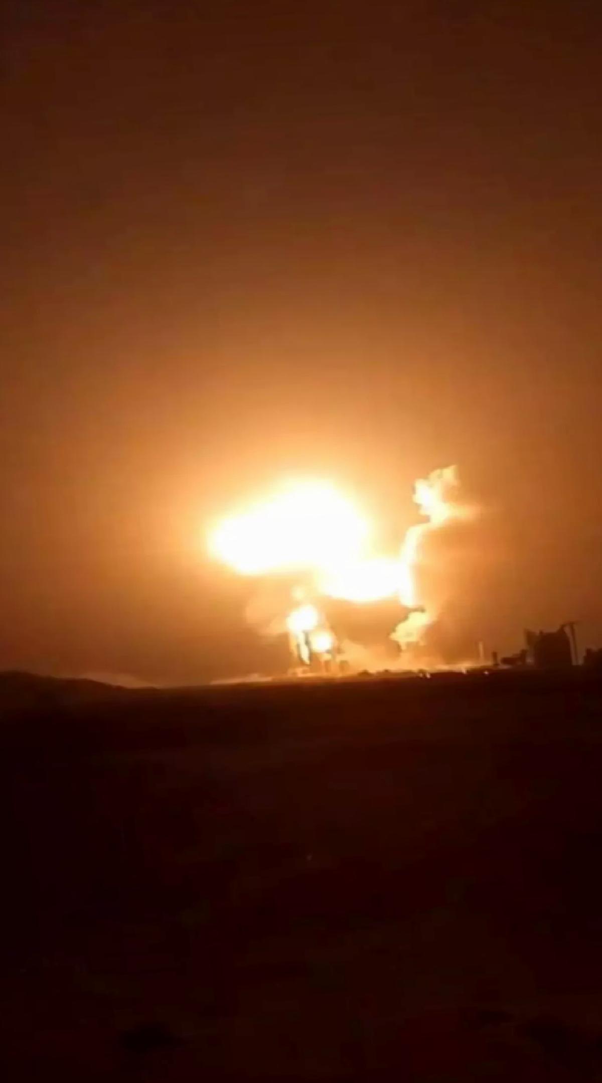 İsrail, Yemen’in Hudeyde’sine Hava Atak Düzenledi