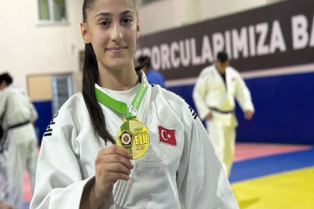 İsrailli rakibini yenen Fatma Zehra, madalyasını Filistin’e adadı