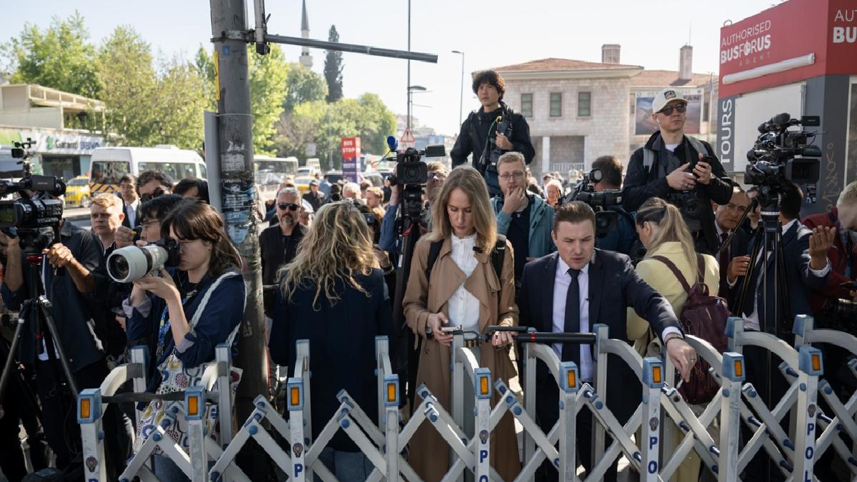 İstanbul barış müzakerelerine yerli ve yabancı basın mensupları ağır ilgi gösterdi