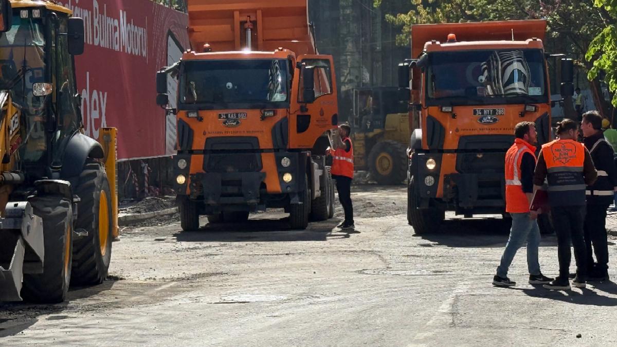 İstanbul’da çöken yolda tamir mesaisi sürüyor