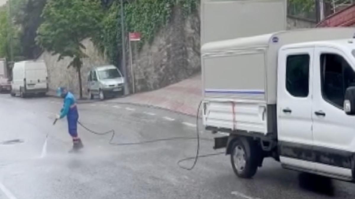 İstanbul’da İETT otobüsünden akan mazot nedeniyle çok sayıda araç kaza yaptı