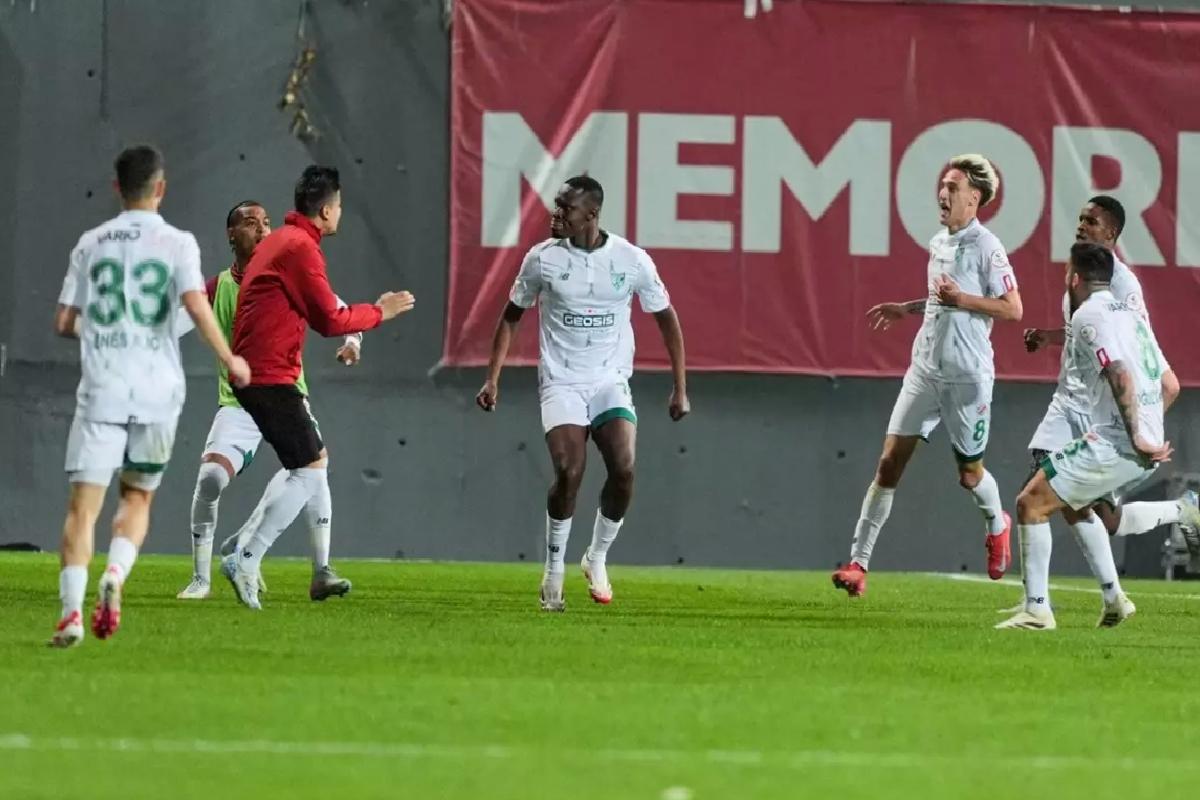 İstanbul’da mükemmel geri dönüş! İstanbulspor yıkıldı, Boluspor yarı finalde