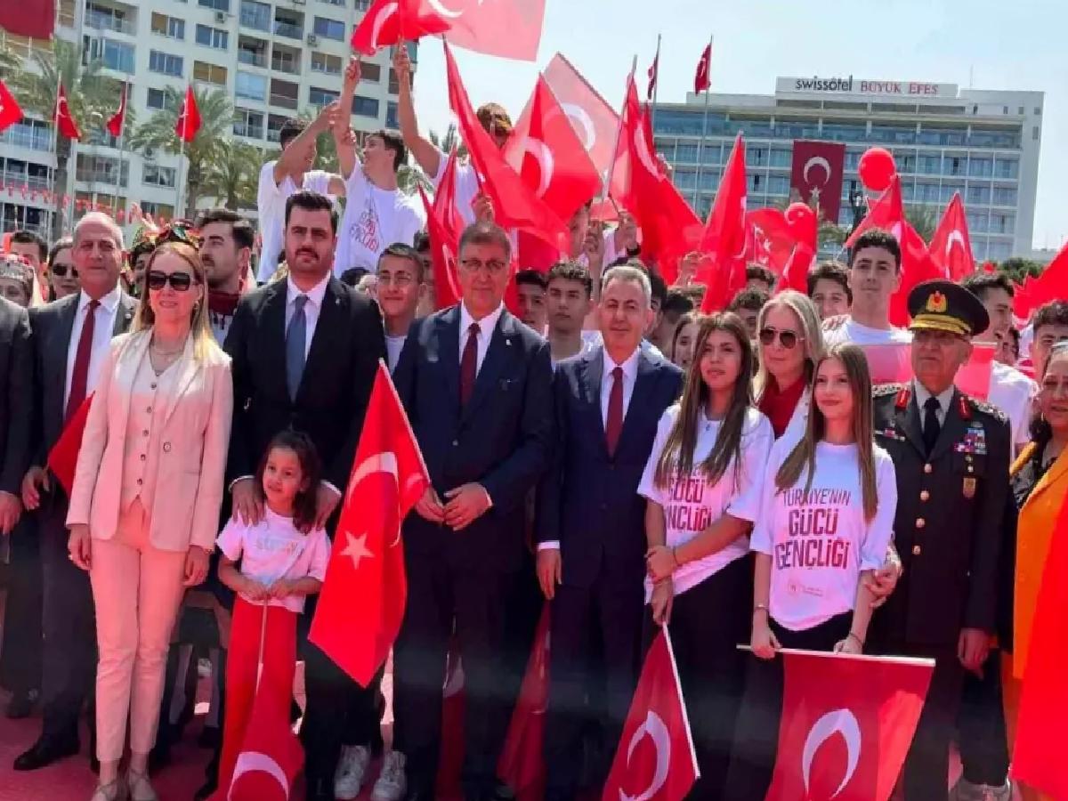 İzmir’de 19 Mayıs coşkuyla kutlandı