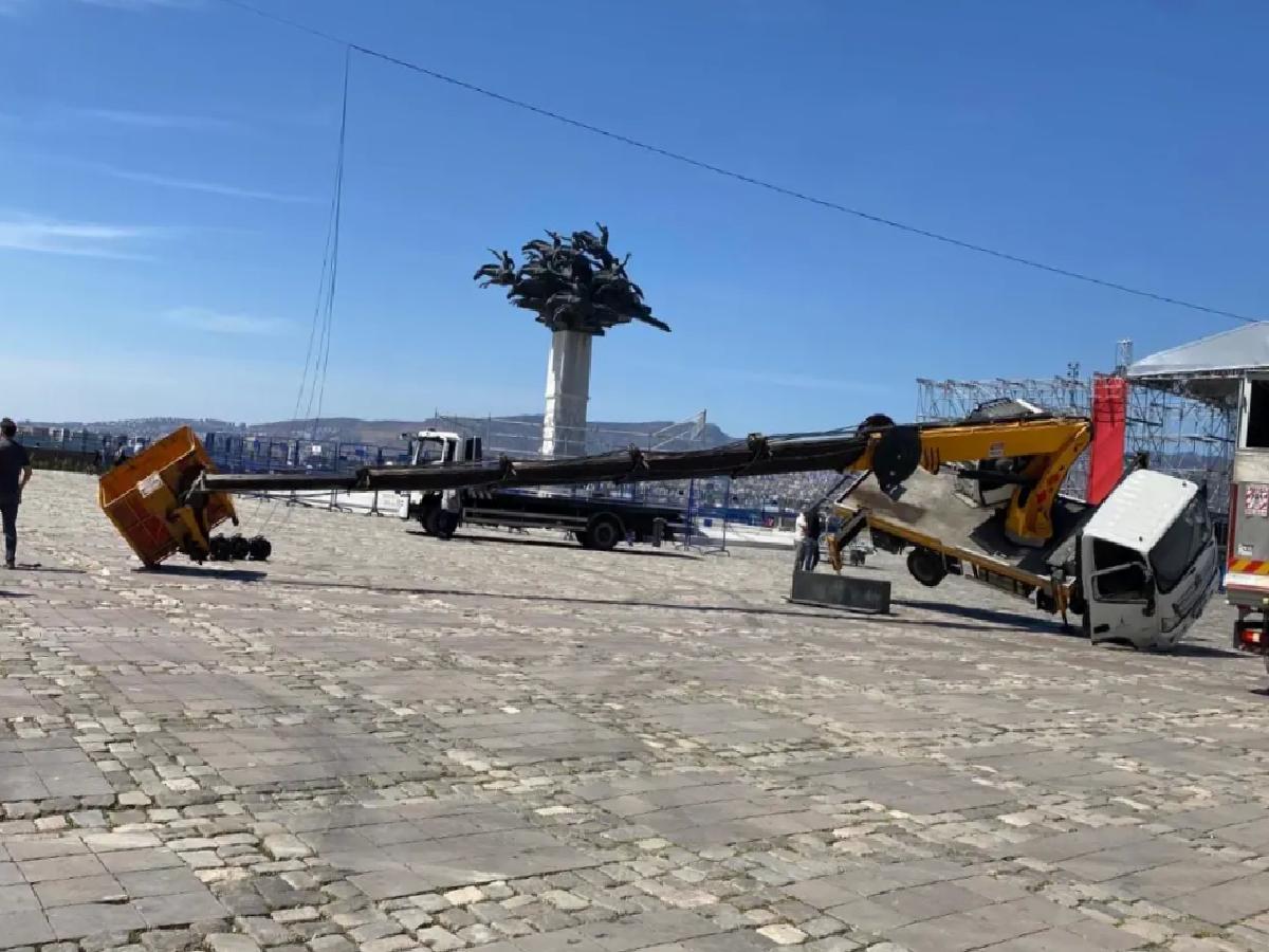İzmir’de Miting Hazırlığı Sırasında Skandal