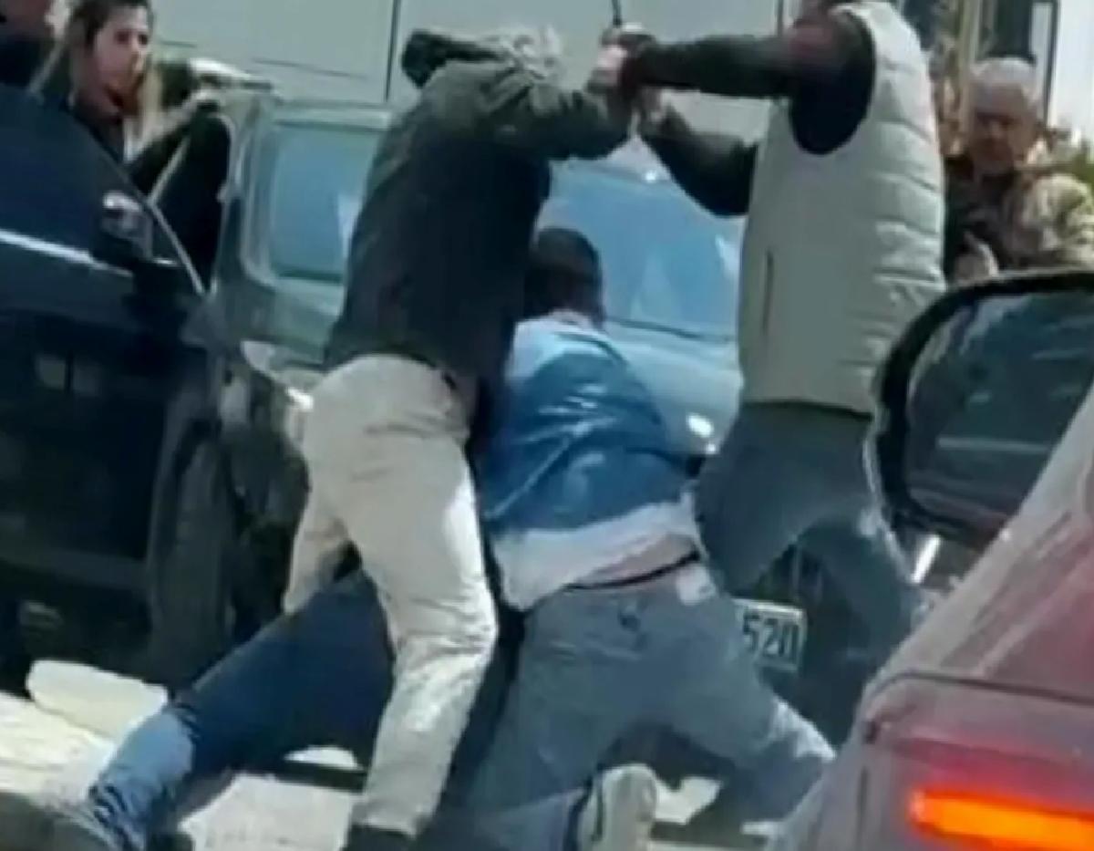 İzmir’de Trafik Tartışmasında Satırlı Taarruz