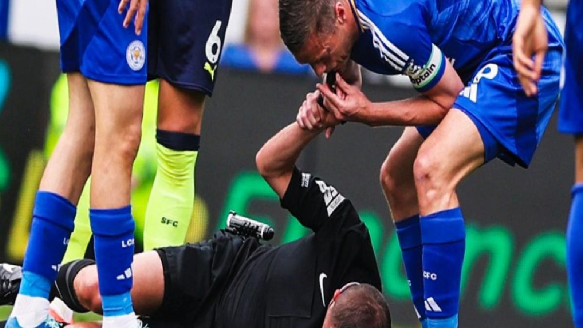 Jamie Vardy, hakemin düdüğünü çaldı