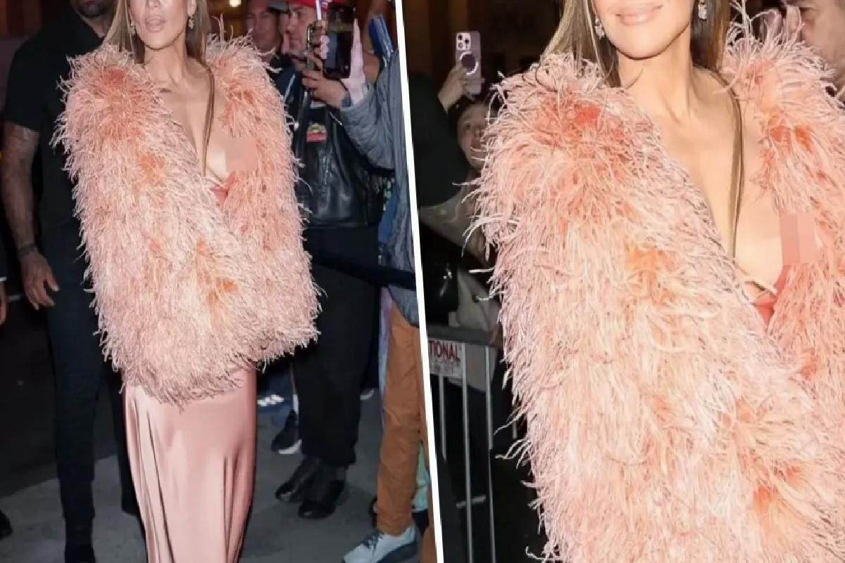 Jennifer Lopez, sütyensiz katıldığı konserde frikik verdi