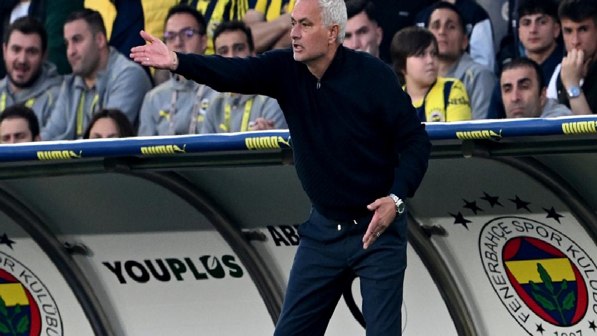 Jose Mourinho: 12 puan alsak da 0 alsak da ikinci bitireceğiz