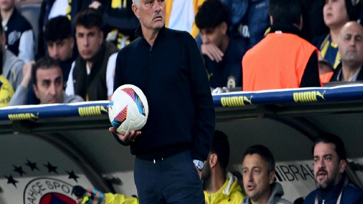 Jose Mourinho, Fenerbahçe’de 5. derbisini de galip bitiremedi