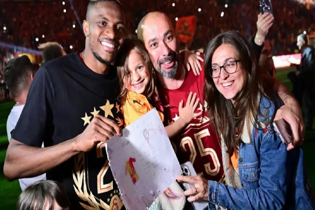 Kararını en yakınına açıkladı: Osimhen Galatasaray’da kalmaya daha yakın