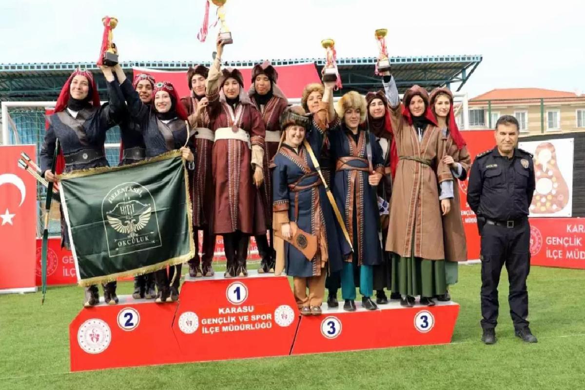 Karasu’da Klasik Türk Okçuluğu Şampiyonası Düzenlendi