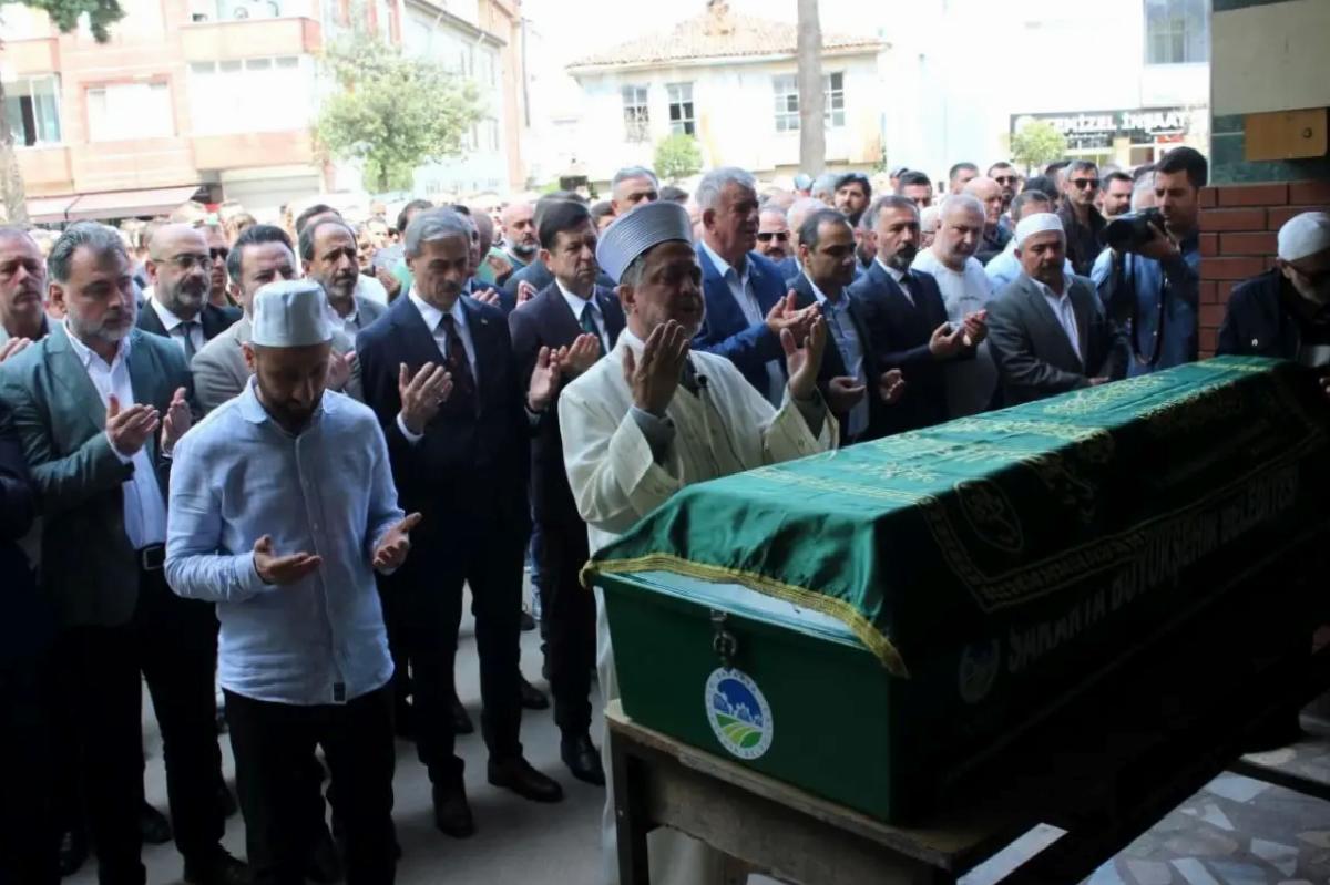 Karasu’da Tanker Kazası: Şoför Hayatını Kaybetti