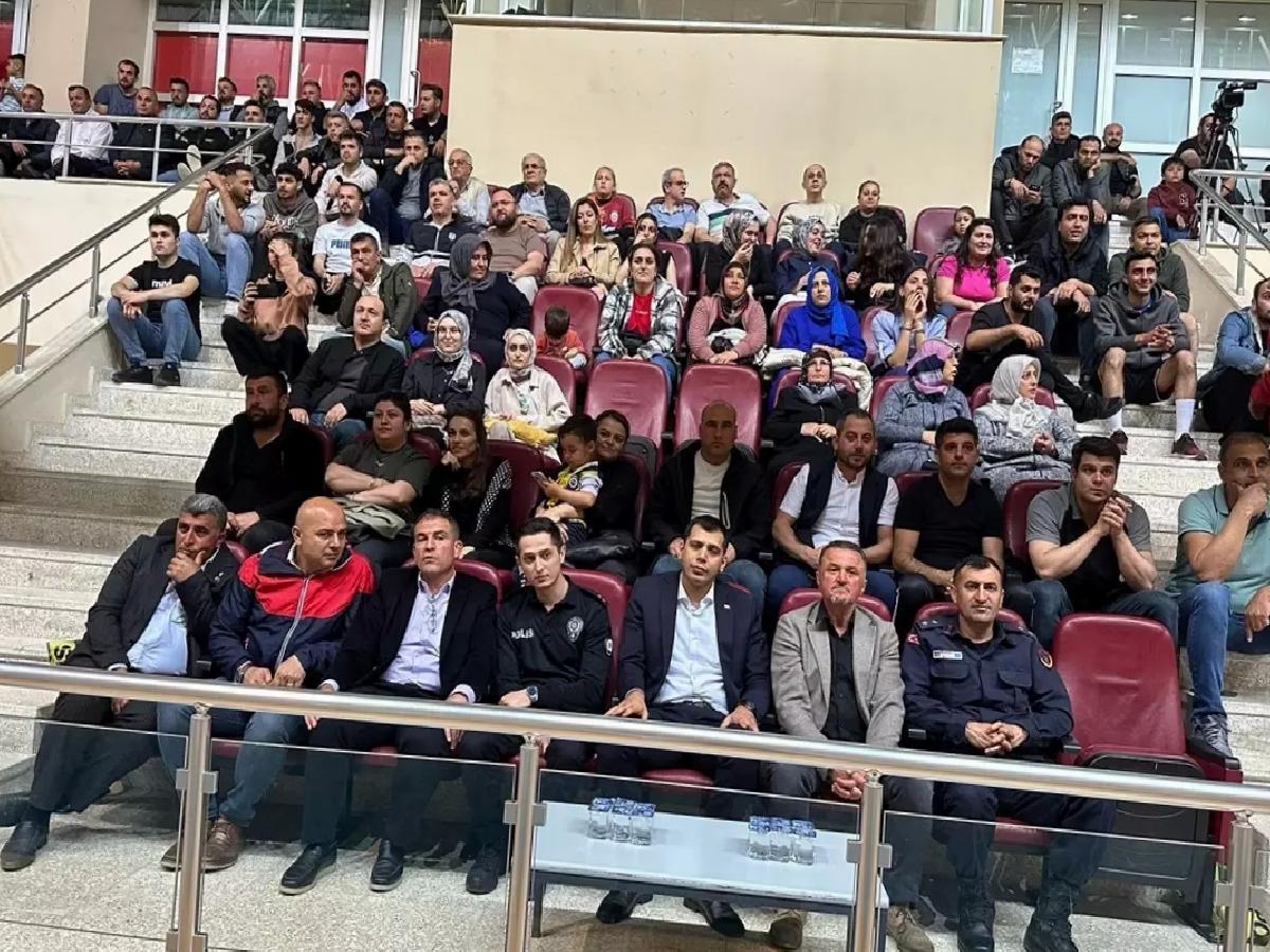 Kargı Voleybol Turnuvası’nın Şampiyonu Orman İşletme Müdürlüğü