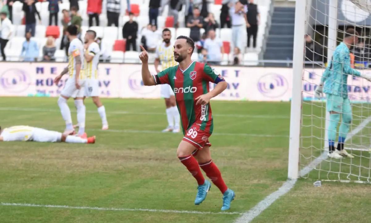 Karşıyaka’da Cenk Ahmet Sakatlandı
