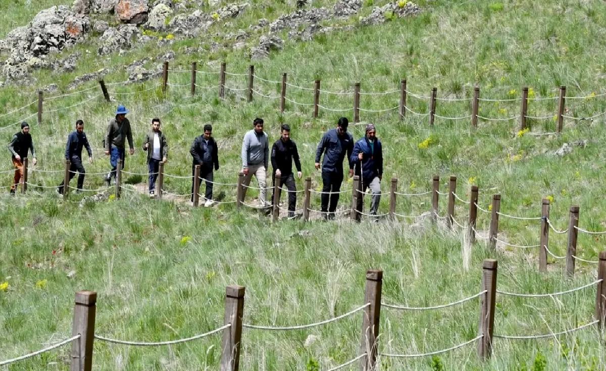 Kars’ta 19 Mayıs münasebetiyle tabiat yürüyüşü ve kaya tırmanışı gerçekleştirildi