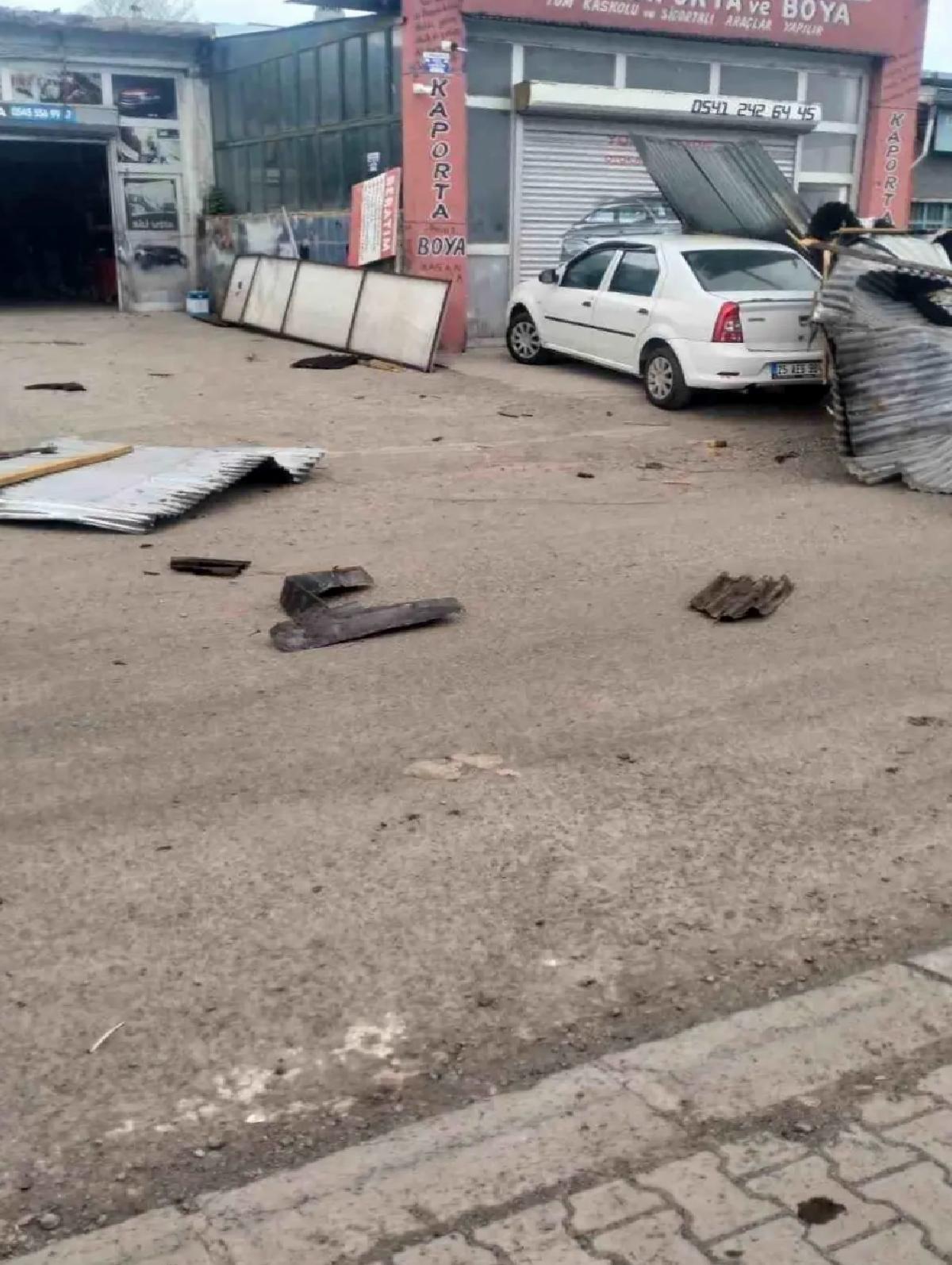 Kars’ta Şiddetli Rüzgar Çatıları Uçurdu