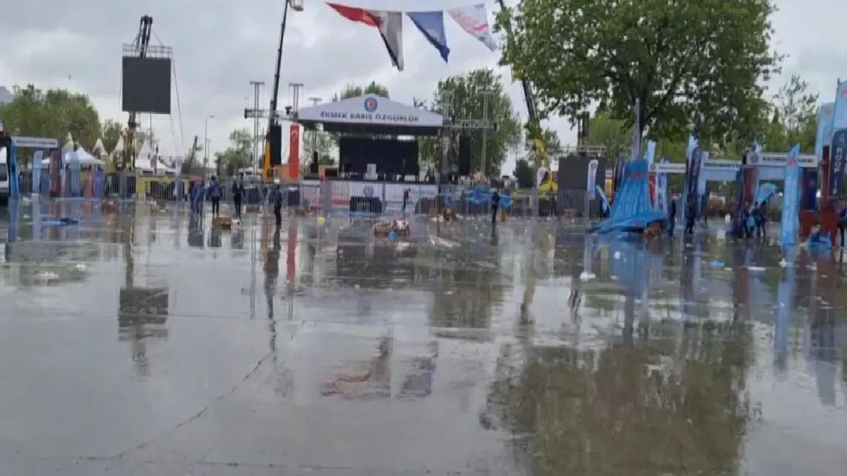 Kartal’da Mayıs Kutlamaları Yağmura Yenik Düştü