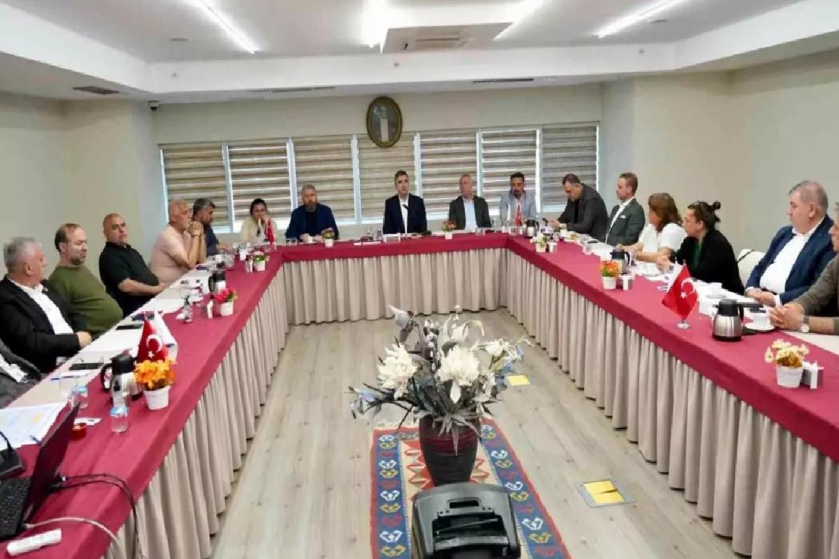 Kartal’da Muhtarlar Toplantısı: Kentsel Dönüşüm ve Sarsıntı Güvenliği Mevzuları Ele Alındı