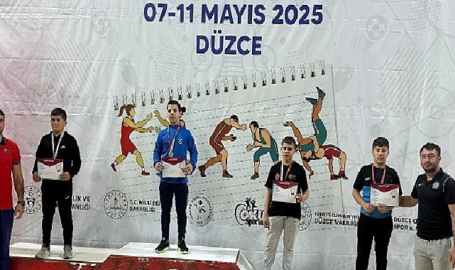 Kartepeli Güreşçi Türkiye Şampiyonu Oldu