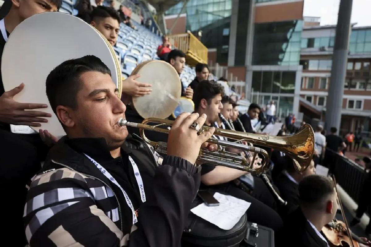 Kasımpaşa-Trabzonspor maçı öncesinde müzik aktifliği düzenlendi