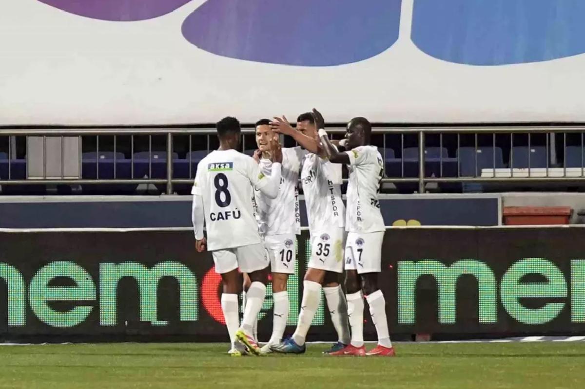 Kasımpaşa, Trabzonspor’u 1-0 Önde Bitirdi