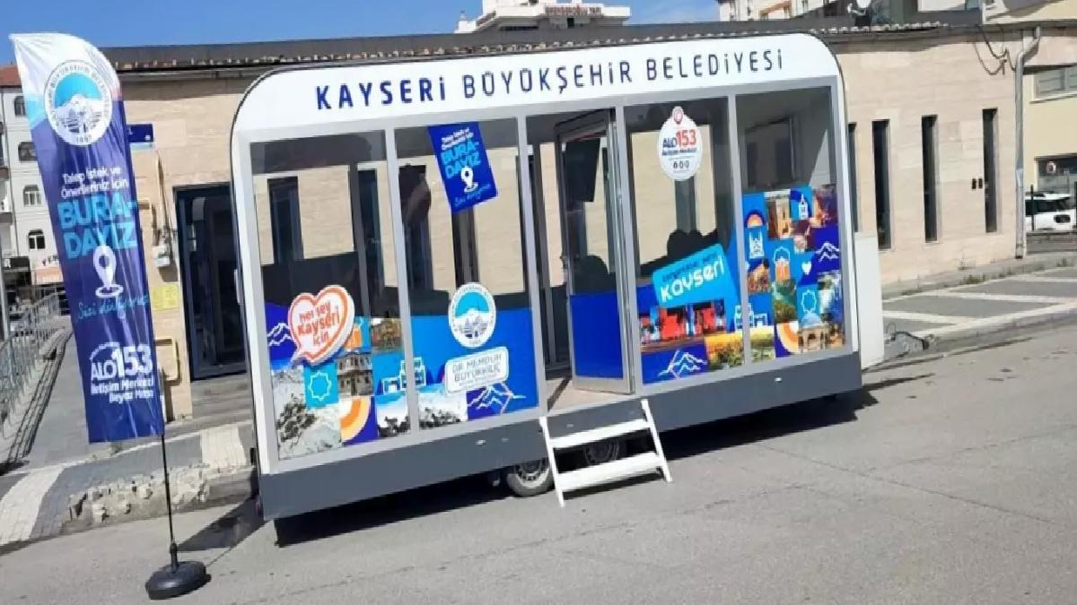 Kayseri Büyükşehir Belediyesi’nden Taşınabilir Beyaz Masa ile Vatandaşa Hizmet