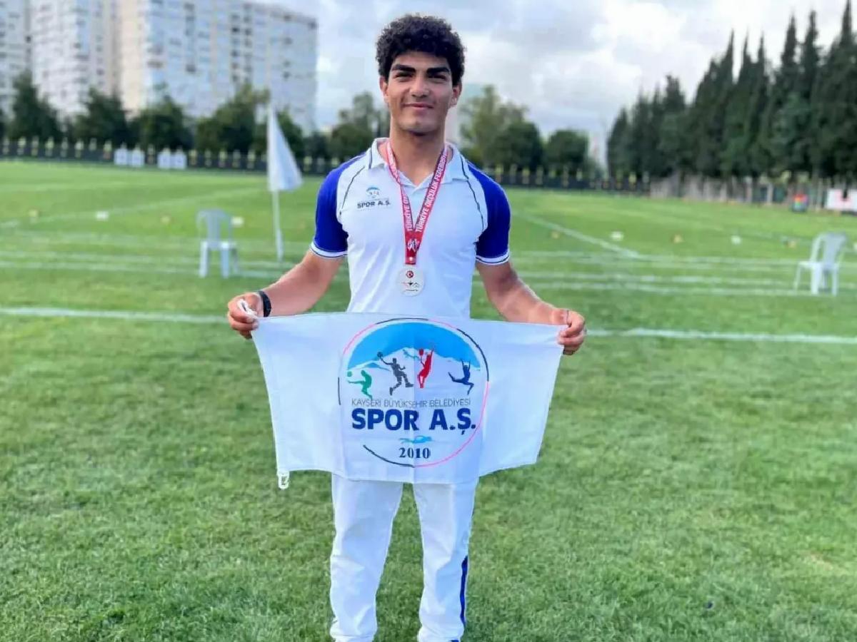 Kayseri Spor Kulübü’nden Kutay Tek, Okçuluk Türkiye İkincisi Oldu