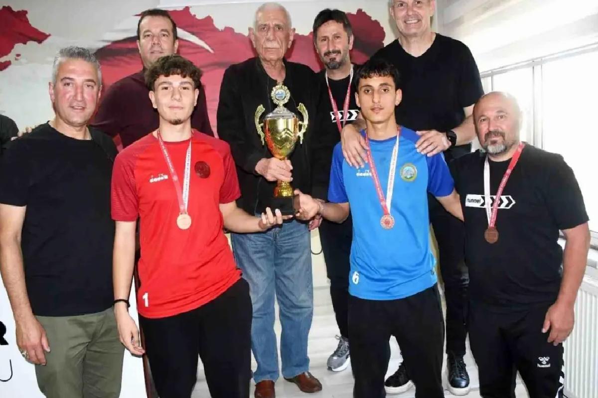 Kayseri Süper U-18 Ligi Şampiyonları Mükafatlarını Aldı
