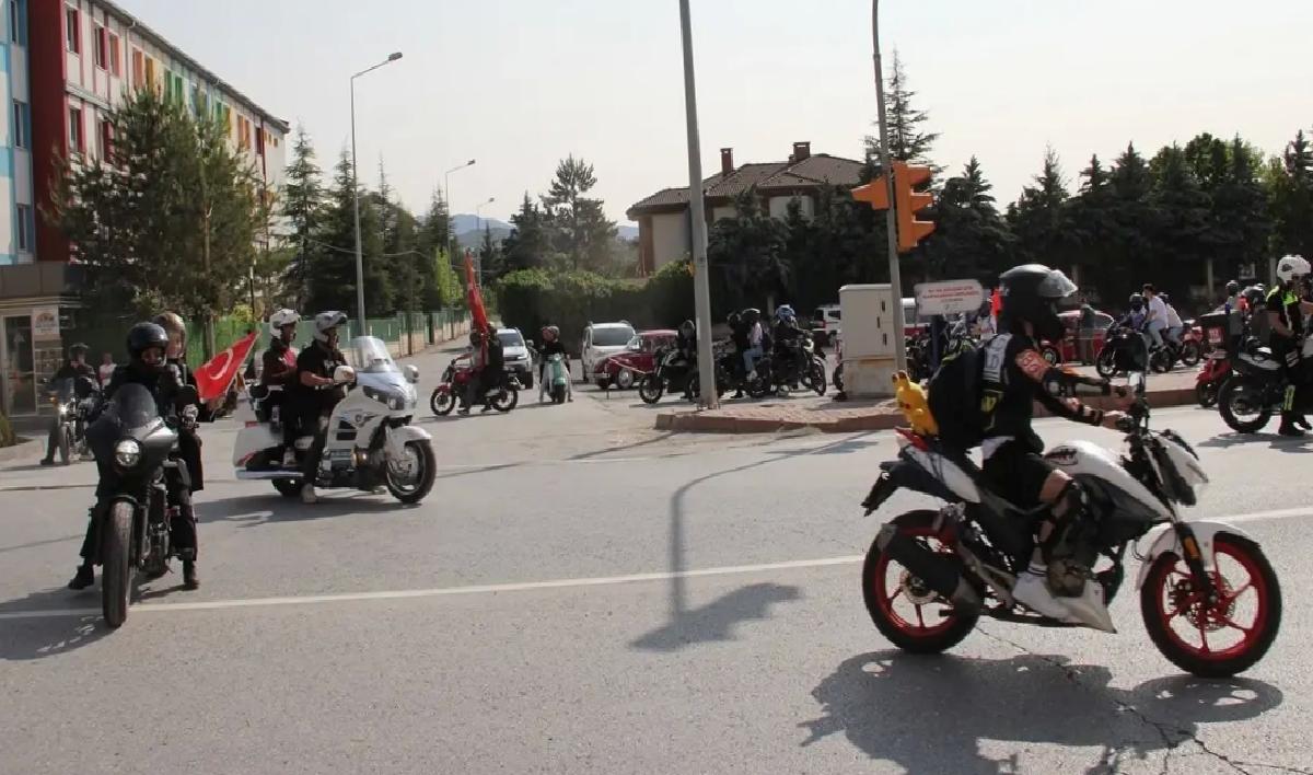Kayseri’de motosiklet tutkunları 19 Mayıs’ı kent tipiyle kutladı