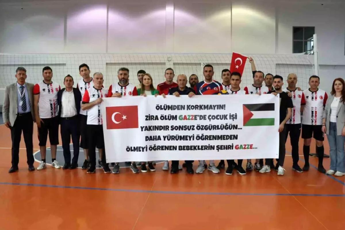 Kayseri’de Voleybol Turnuvasında Filistinli Çocuklara Dayanak