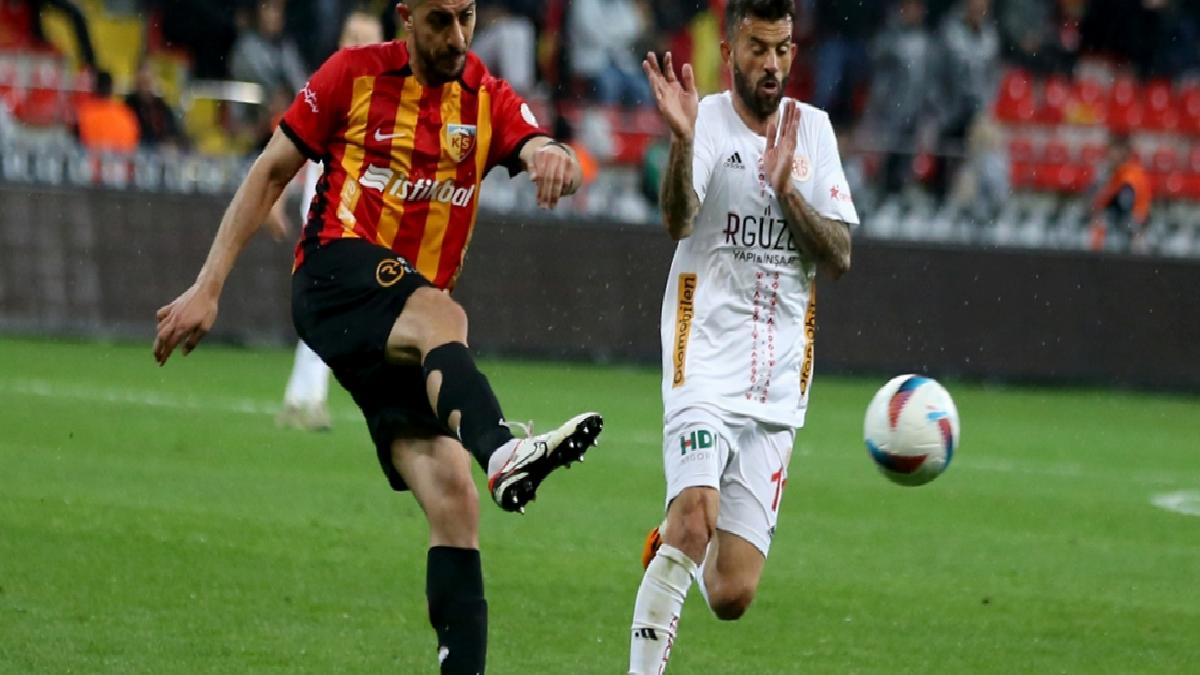Kayserispor konuk ettiği Antalyaspor’u 3 golle geçti