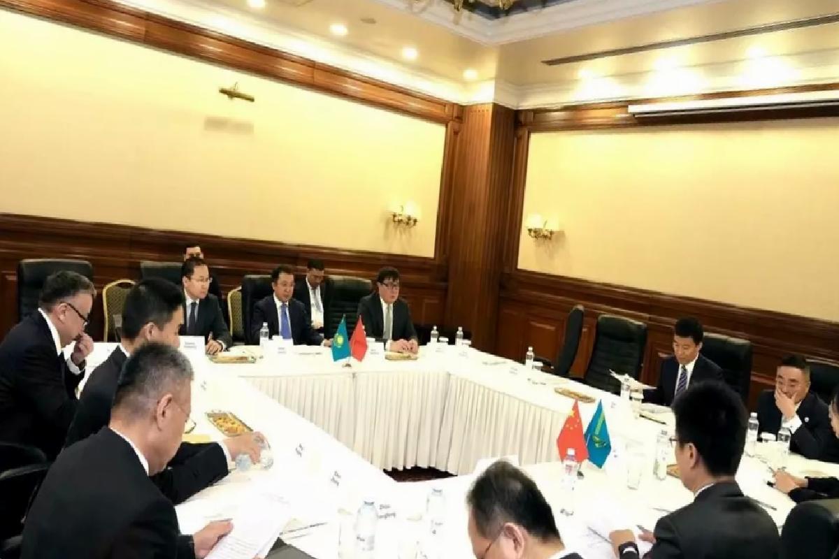 Kazakistan ile Çin Tren Seferlerini Görüşüyor
