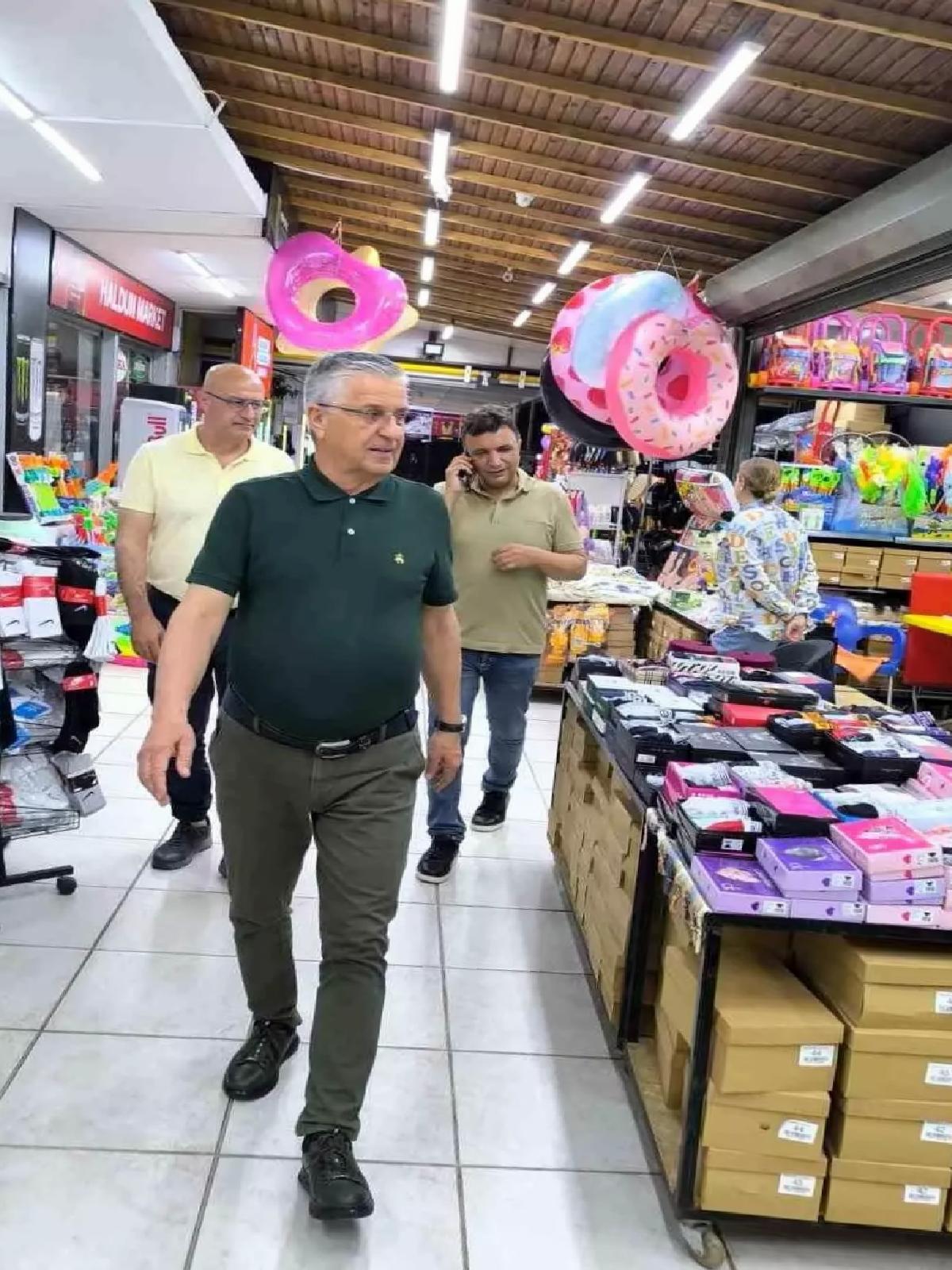 Kemer Belediye Başkanı Topaloğlu, Beldibi Esnafını Ziyaret Etti
