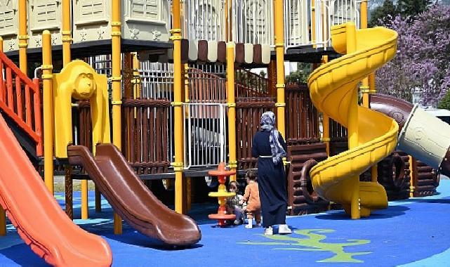 Kemer’de parklar yenileniyor