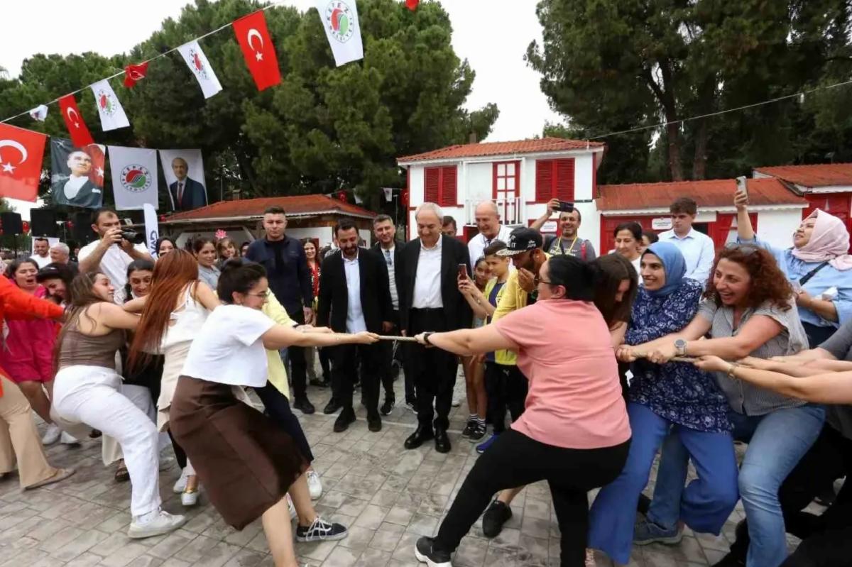 Kepez’de Anneler Günü Aktifliği Renkli İmajlara Sahne Oldu